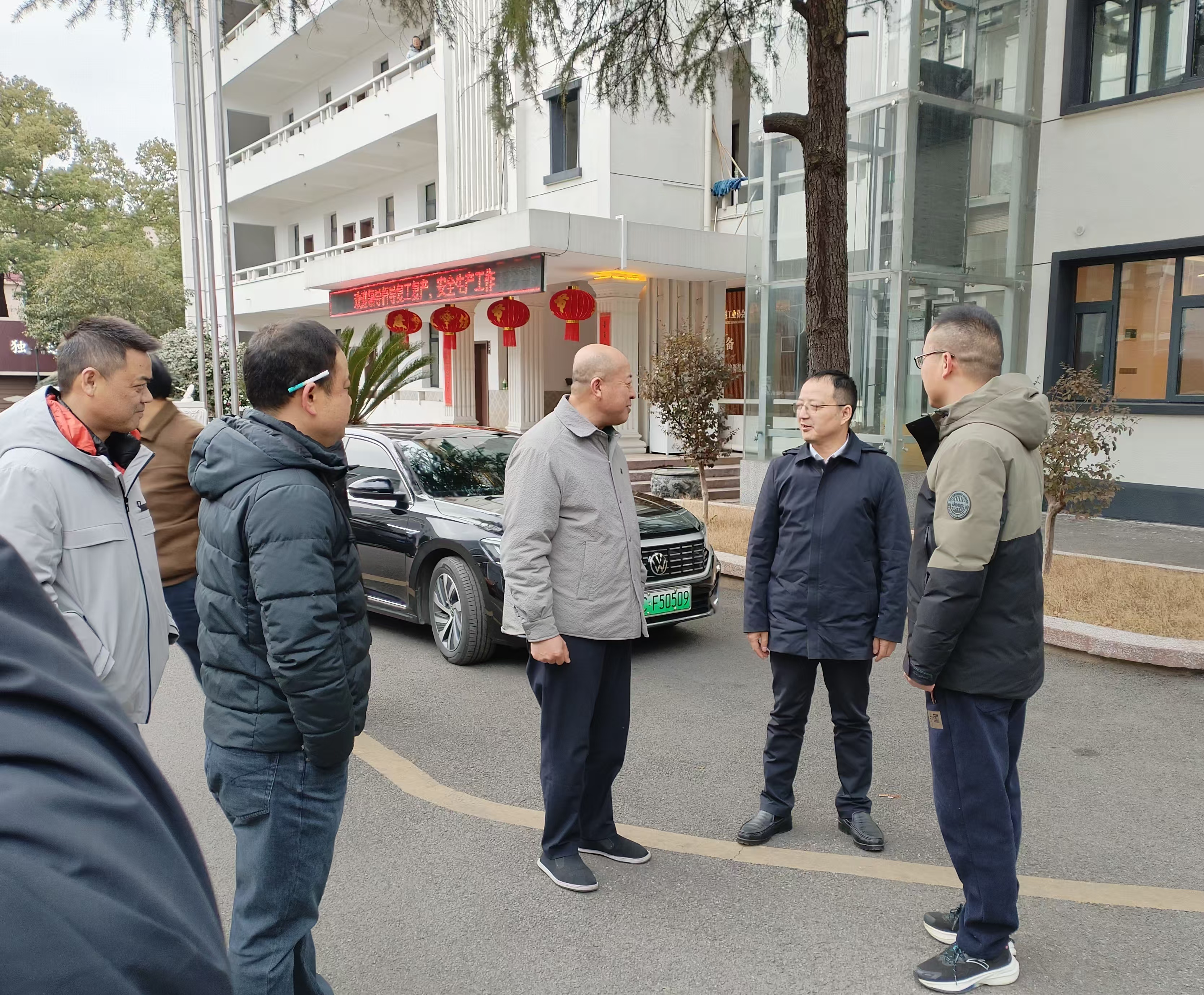 區(qū)委副書記、區(qū)長柳軍輝來我司調(diào)研復(fù)工復(fù)產(chǎn)、安全生產(chǎn)工作