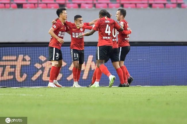香港明星周丽淇也现身。