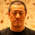 《监视者们》自7月3日上映以来，一直坚守着单日票房榜单冠军宝座，而主演们也通过和观 《如此美好》曝两款海报 郑宇、韩孝珠唱歌谈情 2015-01-05 韩国新片《如此美好》将于2月在韩国上映，日前该片曝光了两款海报，主人公年轻时唱歌谈情的样子跃然纸上，令观众充满好奇。