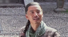 陈宝国眼泛泪花，非常悲痛：“他太拼命了，不应该的，好人应该长寿的。